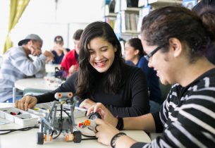 Formação leva estudantes de São Carlos para dentro de instituto de física