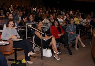 Primeira Conferência de Língua Estrangeira reúne professores da Zona Leste