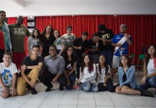 Teatro combate bullying na escola