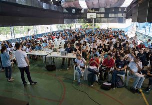 Estudantes da rede aprendem inglês de forma lúdica em acampamento que acontece por todo o mundo