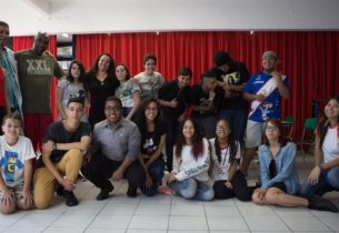 Alunos criam apresentação teatral para combater bullying na escola