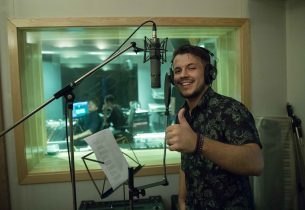 Vencedor do concurso Vozes pela Igualdade grava com Rick Bonadio