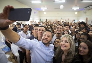 João Cury realiza visita Ribeirão Preto para debater educação com alunos da região