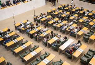 Alunos rede vivenciam o dia a dia de uma casa legislativa
