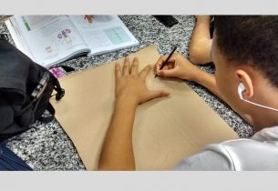 Pais e alunos criam projeto Democratizando o Uniforme Escolar