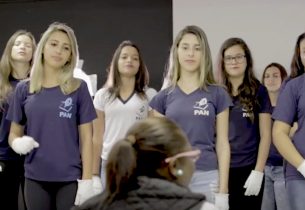 Coral de Libras une estudantes em prol da inclusão