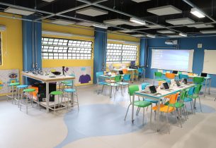 Professor da rede compartilha conhecimentos por meio de cursos para educadores.