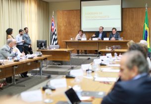 Rossieli Soares participa de reunião do Conselho Estadual de Educação