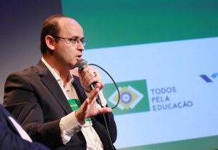 Secretário participa de seminário internacional de educação