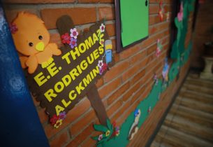 Secretário Rossieli Soares participa de cerimônia na Escola Estadual Thomaz Rodrigues Alckmin