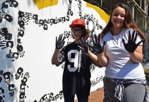 De mão em mão, muro de escola em Piracicaba se transforma e vira mural de arte