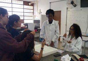 Feira de profissões agita escola na Zona Leste da Capital