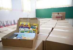 Governo de SP garante entrega antecipada do kit escolar em escolas da rede