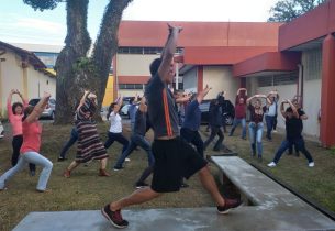 Em Jacareí, professores e funcionários da rede contam com ginástica laboral