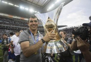 Fabio Carille, técnico campeão pelo Corinthians, envia mensagem para estudantes da rede