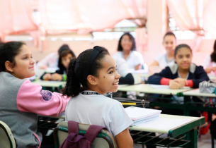 Acolhimento em escola integral de Araçatuba tem participação de artista plástico