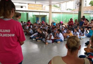 Acolhimento une estudantes em escola de Araçatuba