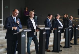 Governo de SP lança aulas em tempo real por TV aberta e celular aos 3,5 milhões de estudantes da rede estadual