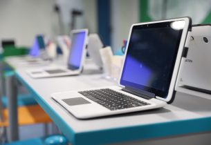 Alunos de escola de Assis participam de aula de física com auxílio de laboratório virtual
