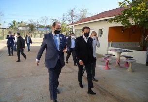 Governador e secretário visitam Escola Raul Brasil totalmente revitalizada