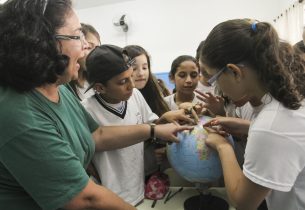 Dia do Professor de Geografia: docente da rede conta que se apaixonou pela disciplina em aulas do Ensino Médio