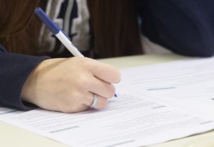 Educação de SP convoca classificados em concurso para cargo de oficial administrativo para escolha de vagas