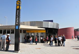 Exposição de fotos na Linha 4-Amarela mostra Alemanha Oriental