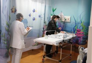 Pais com filhos hospitalizados recebem apoio emocional em projeto da USP