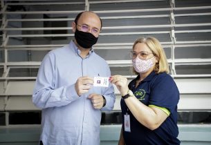 Profissionais da rede estadual de Itaquaquecetuba recebem chips com internet gratuita