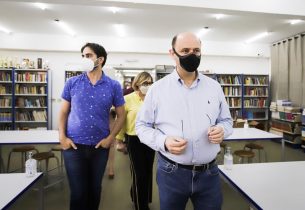 Secretário da Educação visita escola estadual interessada em aderir modelo cívico-militar em Pirassununga