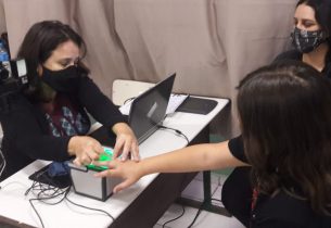 Alunos de escola estadual em Jundiaí recebem RGs em ação realizada por meio do programa CONVIVA