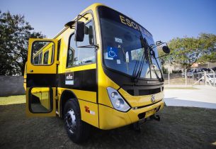 Educação SP entrega ônibus escolares no interior do estado