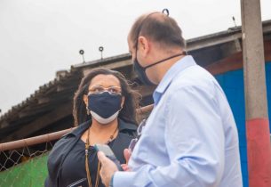 Secretário Rossieli Soares visita escola que tem a primeira diretora transexual da rede estadual de educação no Dia do Orgulho LGBTQI+