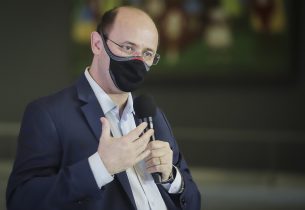 Secretário Estadual da Educação participa de congresso sobre volta às aulas