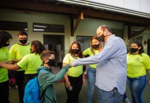 Secretário Estadual da Educação visita escola em Bauru