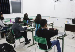 Estudantes que participam do Bolsa do Povo Educação recebem o primeiro pagamento