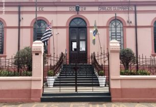 As lembranças dos educadores da E E Dr. Carlos Guimarães reúne e ultrapassa séculos