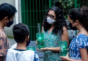 Professora transforma garrafa PET em pluviômetro e ajuda a colher dados sobre o volume de chuvas em São Paulo