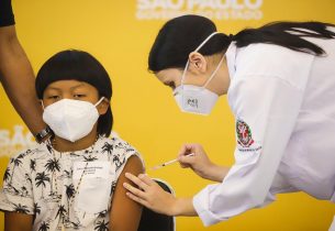 Primeira criança vacinada no país, Davi, estuda em escola com maior Ideb das redes estaduais do Brasil