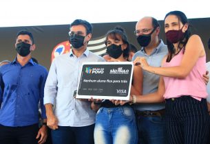 Governo de SP entrega 600 cartões do Bolsa do Povo Educação e anuncia investimentos de R$ 15,6 milhões em Educação na Baixada Santista