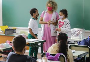 Nova Carreira Docente com salário inicial de R$ 5 mil para professores é aprovada