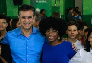 Governador de SP e Secretária da Educação homenageiam professora no Dia Mundial da Educação