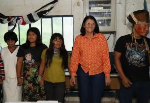 Secretária da Educação visita aldeia indígena e escola estadual em Pariquera-Açu