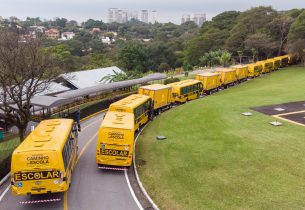 Governo de SP entrega 119 veículos escolares para municípios