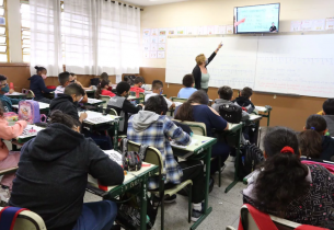 Dia do Professor: Docentes de Piracicaba incentivam reflexão sobre temas do cotidiano em sala de aula 