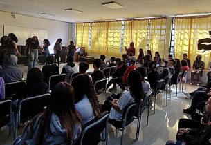 Alunos de escola estadual participam de atividades da campanha Agosto Lilás
