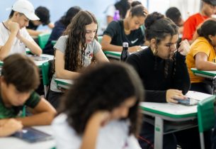 Dignidade íntima: Educação de SP deposita R$ 19,4 milhões na conta das escolas para compra de absorventes