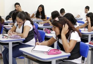 Estudantes do Ensino Médio de SP terão 70% de aumento no tempo destinado à aprendizagem de matemática e 60% de língua portuguesa em 2024
