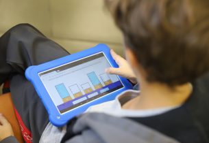 Professor engaja estudantes com plataformas digitais para o ensino de matemática