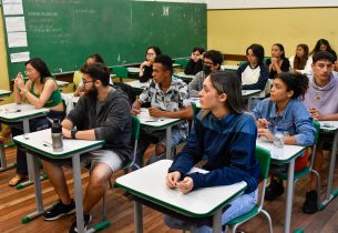 Alunos do Provão Paulista devem escolher cursos de preferência até hoje(29)